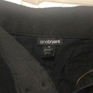 Capri style black pants with elastic waistband.  Front pockets excellent zipper